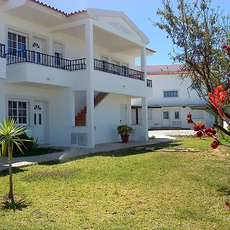 Charming With Shared Pool In - 60 M² Albufeira